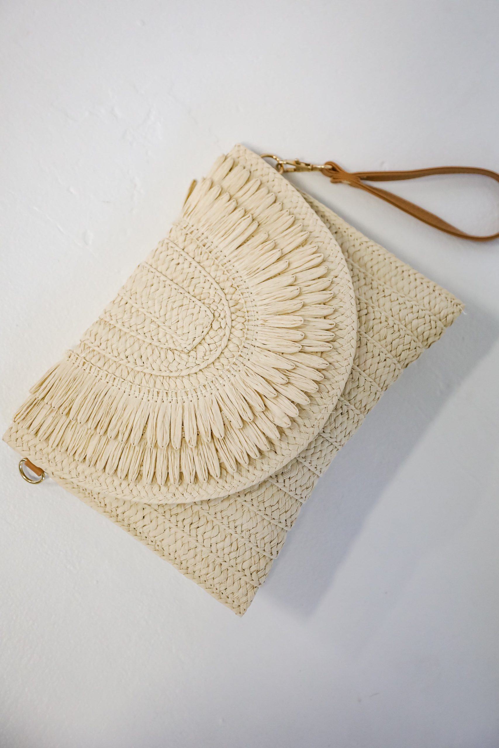 shopdressup_ivory_straw_clutch-6.jpg