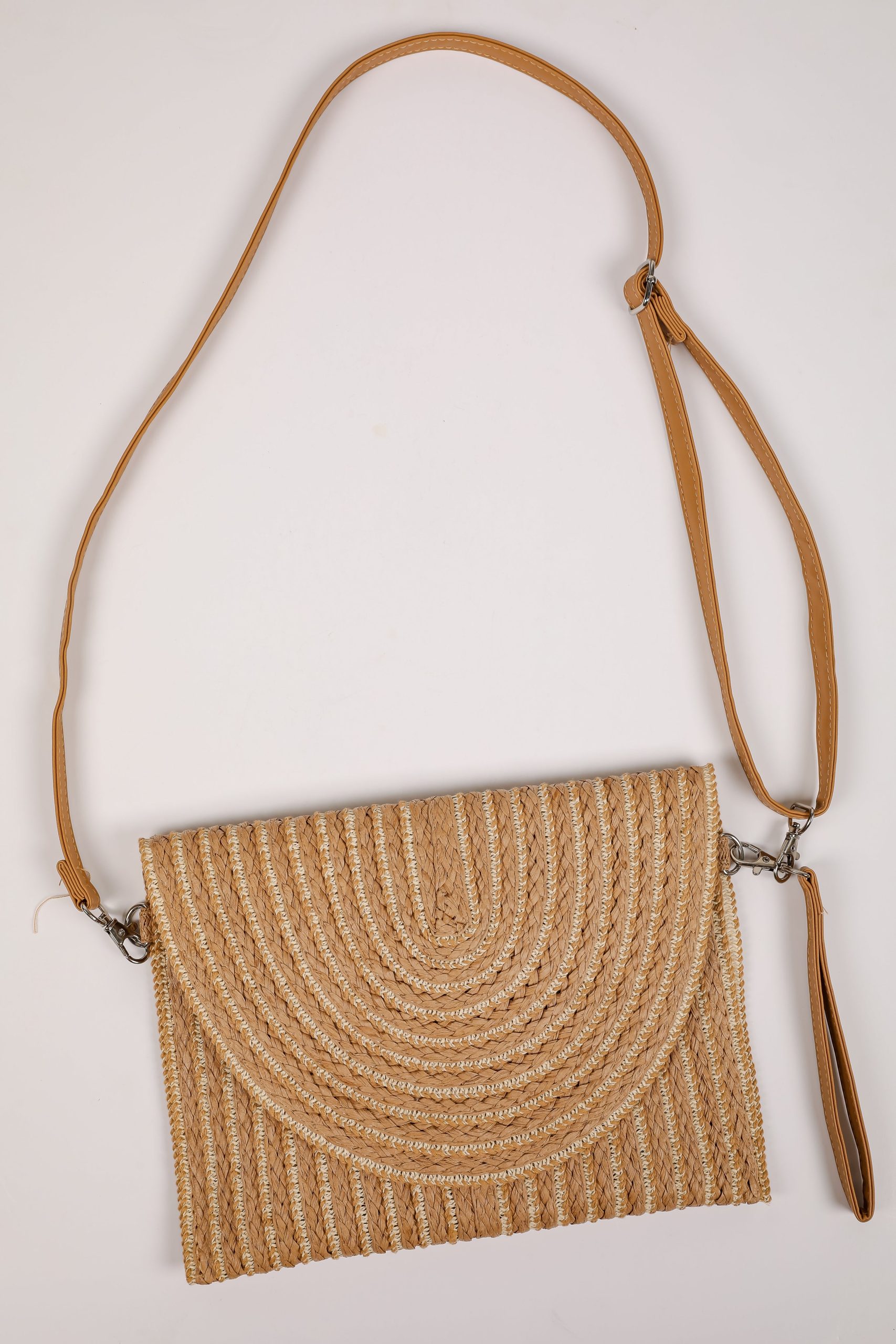 shopdressup_natural_straw_clutch-2_963c383f-4b72-4401-9bb3-705ea5cb8154.jpg