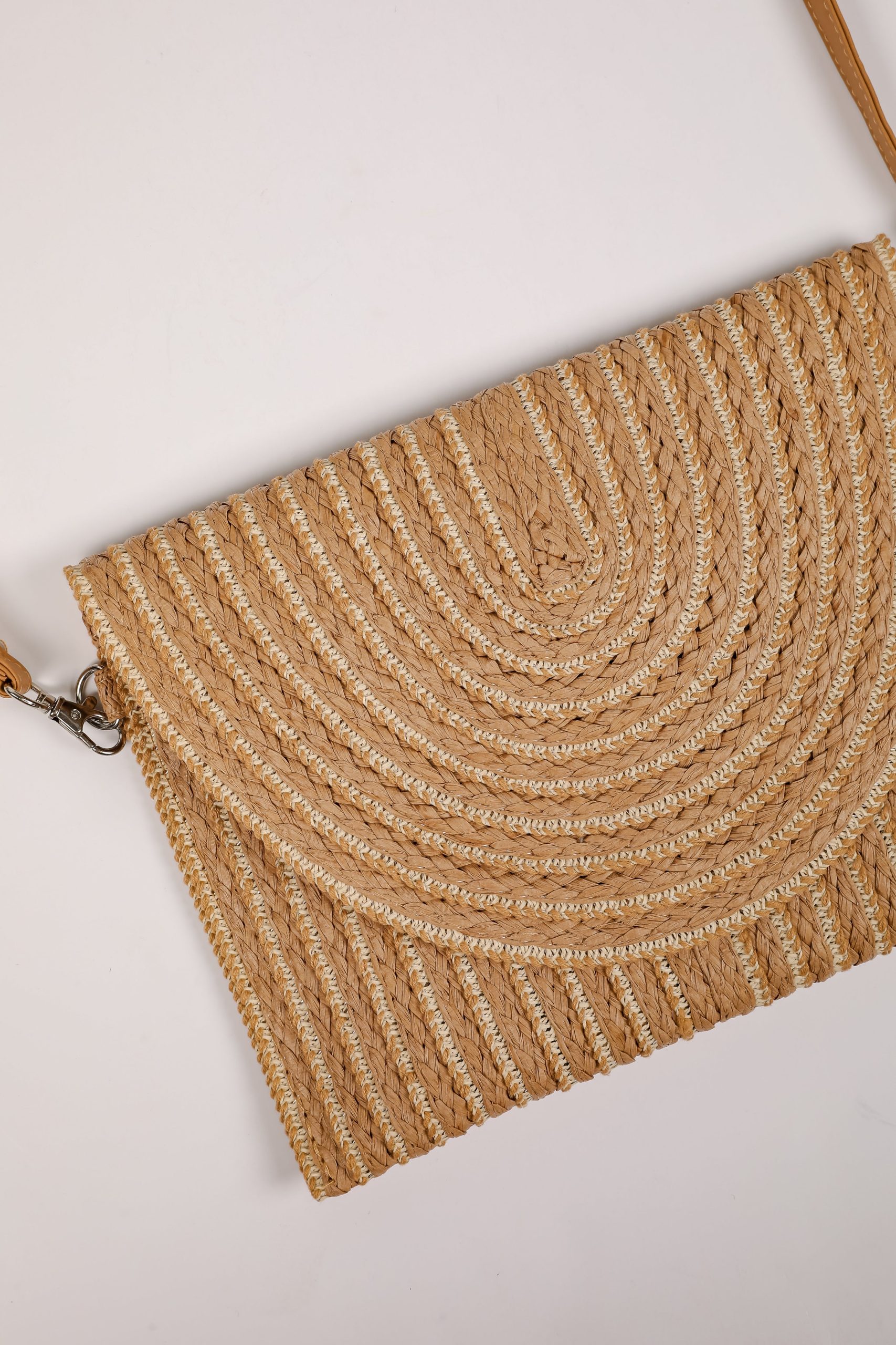 shopdressup_natural_straw_clutch-3_37b2fea9-0682-4166-a623-e7b5899ca666.jpg